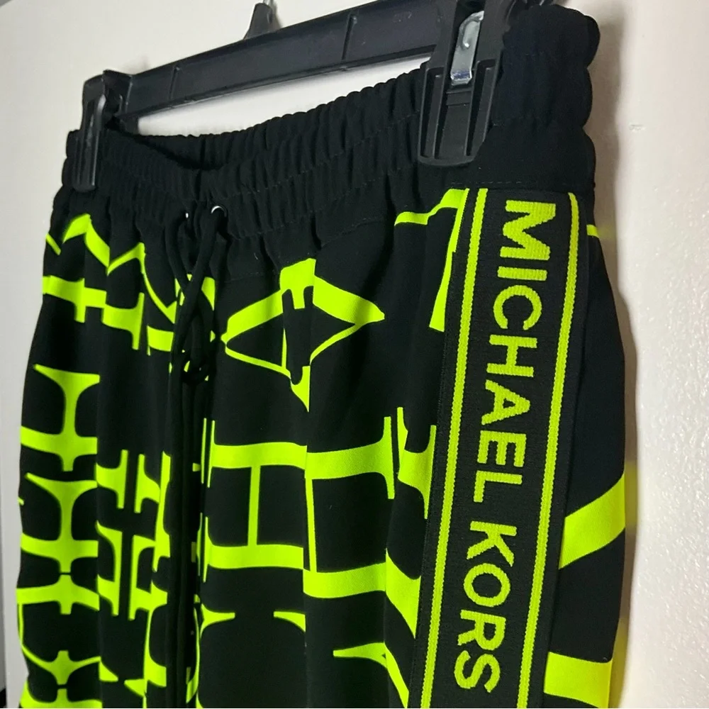 Michael Kors Newsprint Logo Cady Joggers Style #MU93H67BSG - Picture 8 of 13